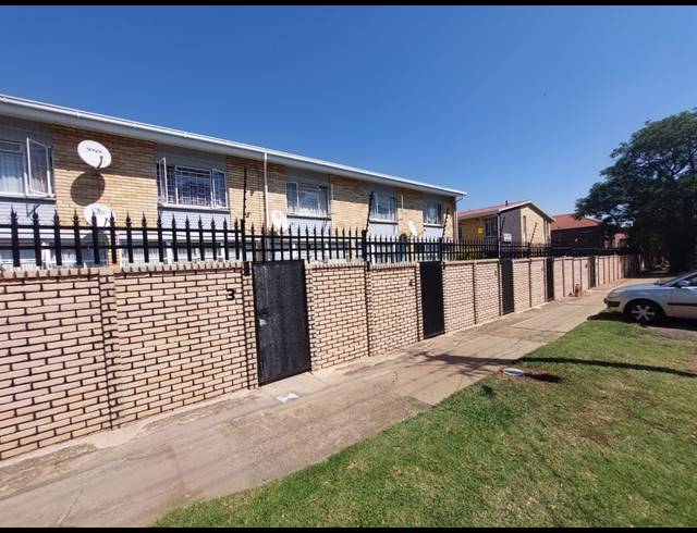 2 BEDROOM TOWNHOUSE TO LET IN GEZINA